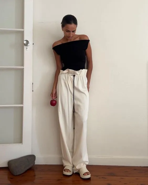 Цікаве поєднання в чорному та білому кольорі Цікаве поєднання в чорному та білому кольорі