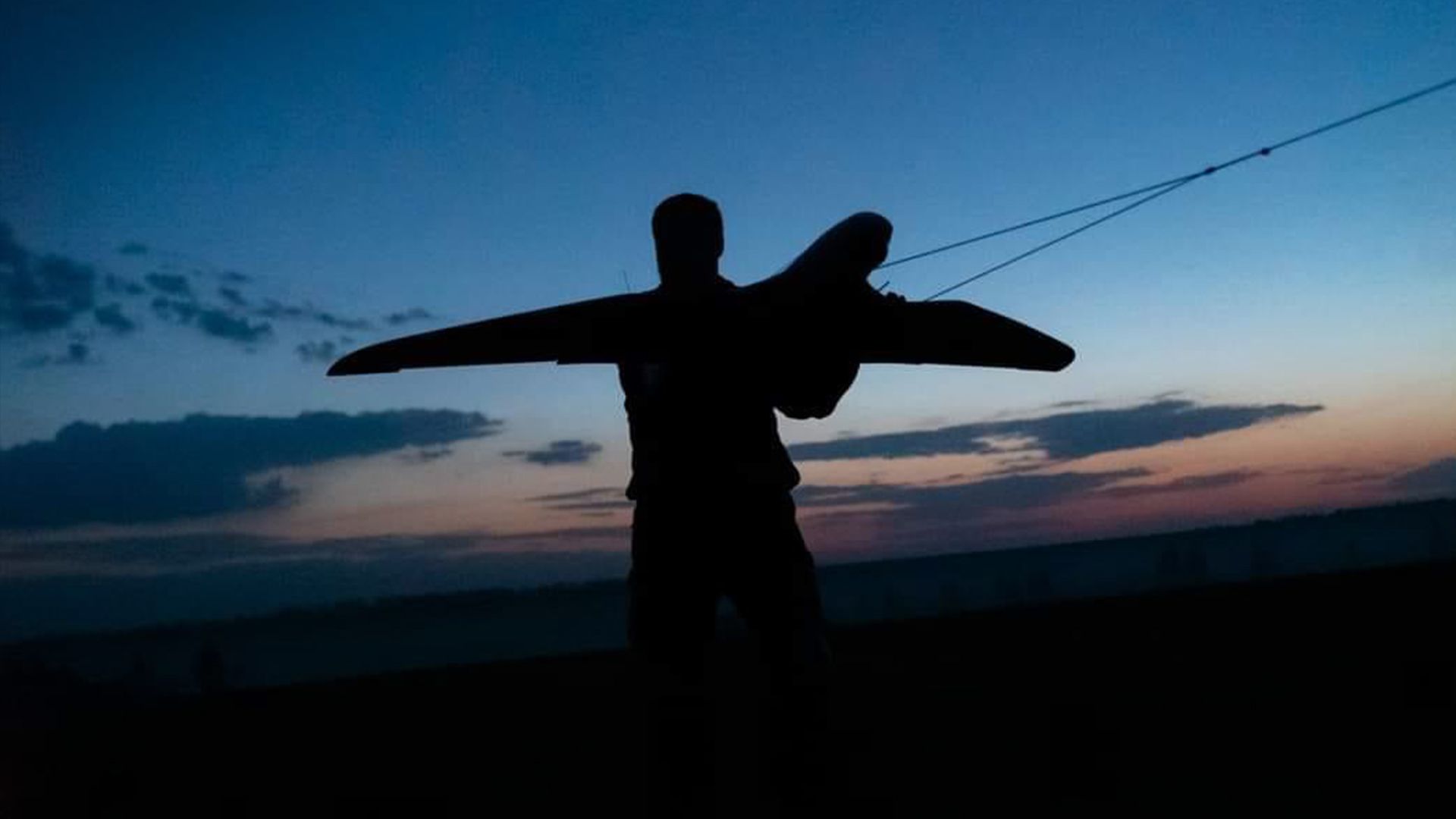 Україна запустила в серійне виробництво далекобійні дрони Україна запустила в серійне виробництво далекобійні дрони