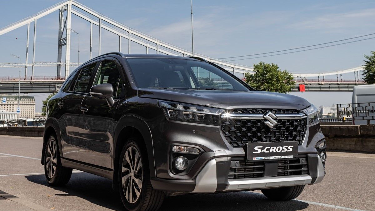 SUZUKI S-CROSS можна вибрати як з переднім, так і повним приводом SUZUKI S-CROSS можна вибрати як з переднім, так і повним приводом