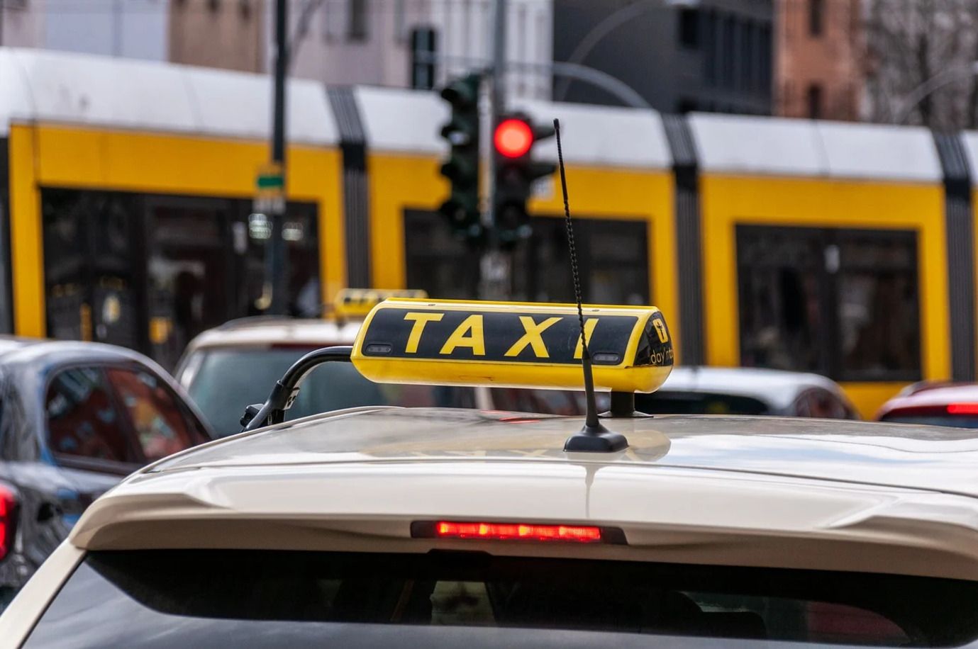 Россияне отказываются от такси из-за цен