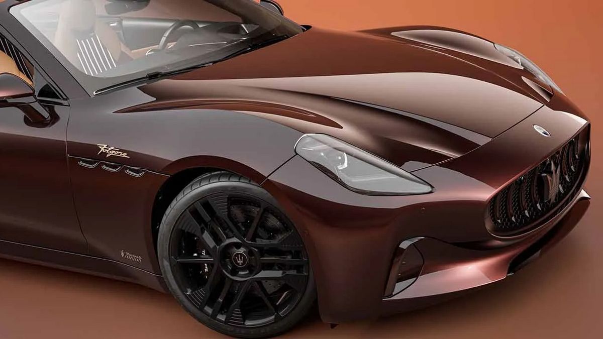 Ексклюзивний Maserati GranCabrio Folgore показався у приголомшливому у винному кольорі Ексклюзивний Maserati GranCabrio Folgore показався у приголомшливому у винному кольорі