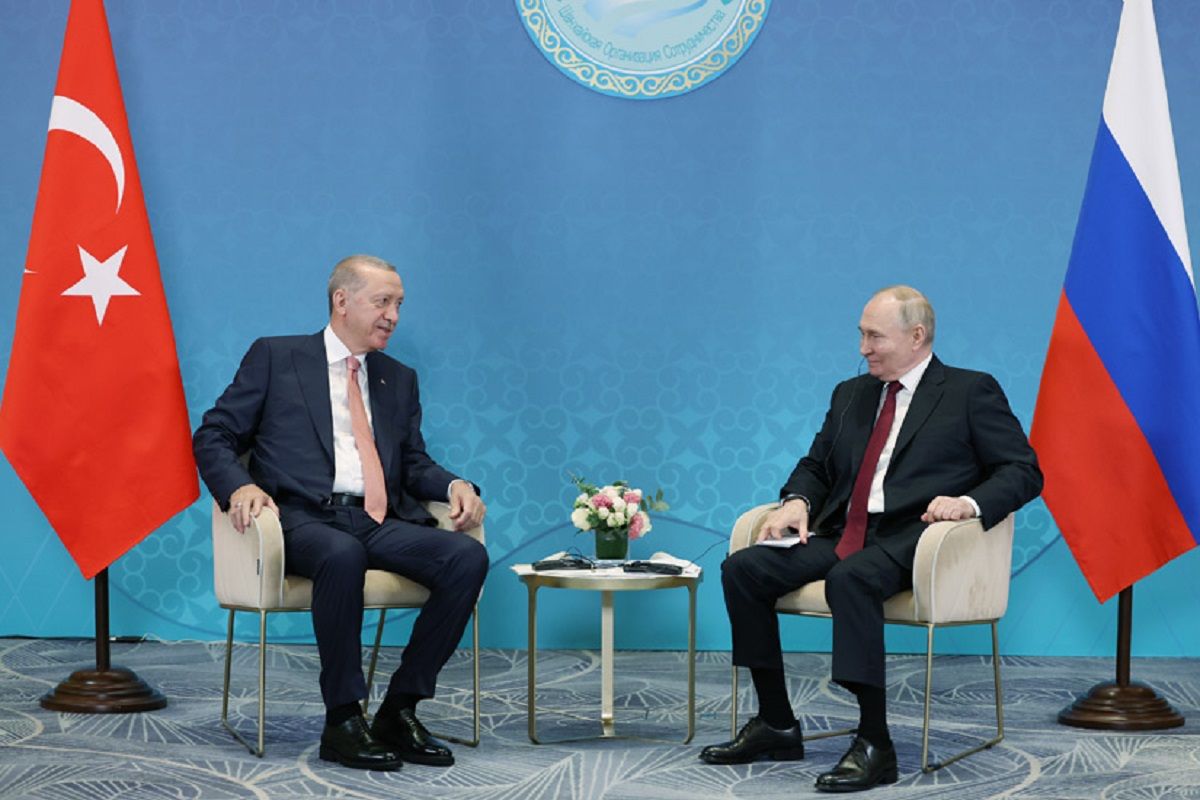 Эрдоган встретился с "другом" Путиным: пригласил его в Турцию и вспомнил об Украине - 24 Канал