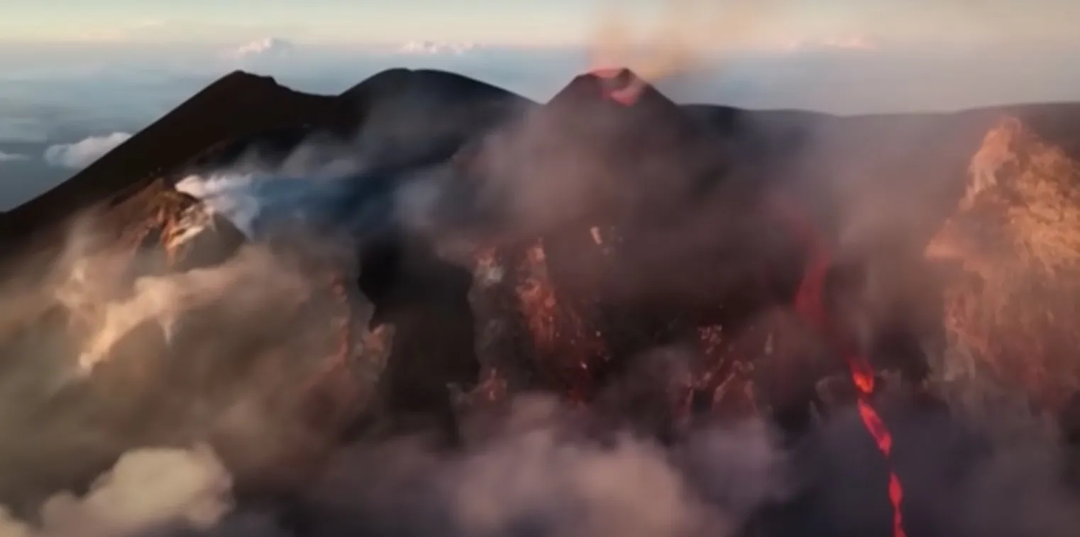 Этна просыпается раз в несколько лет Этна просыпается раз в несколько лет