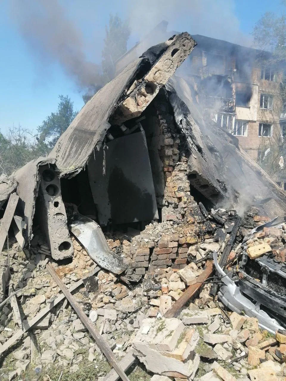 Внаслідок ракетного удару у Києві зруйновані підстанції ДТЕК