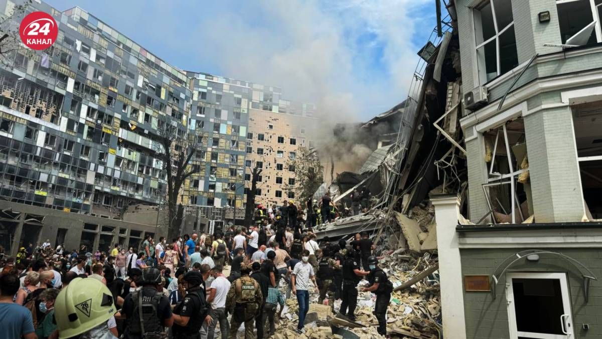 Росіяни атакували дитячу лікарню в Києві Росіяни атакували дитячу лікарню в Києві