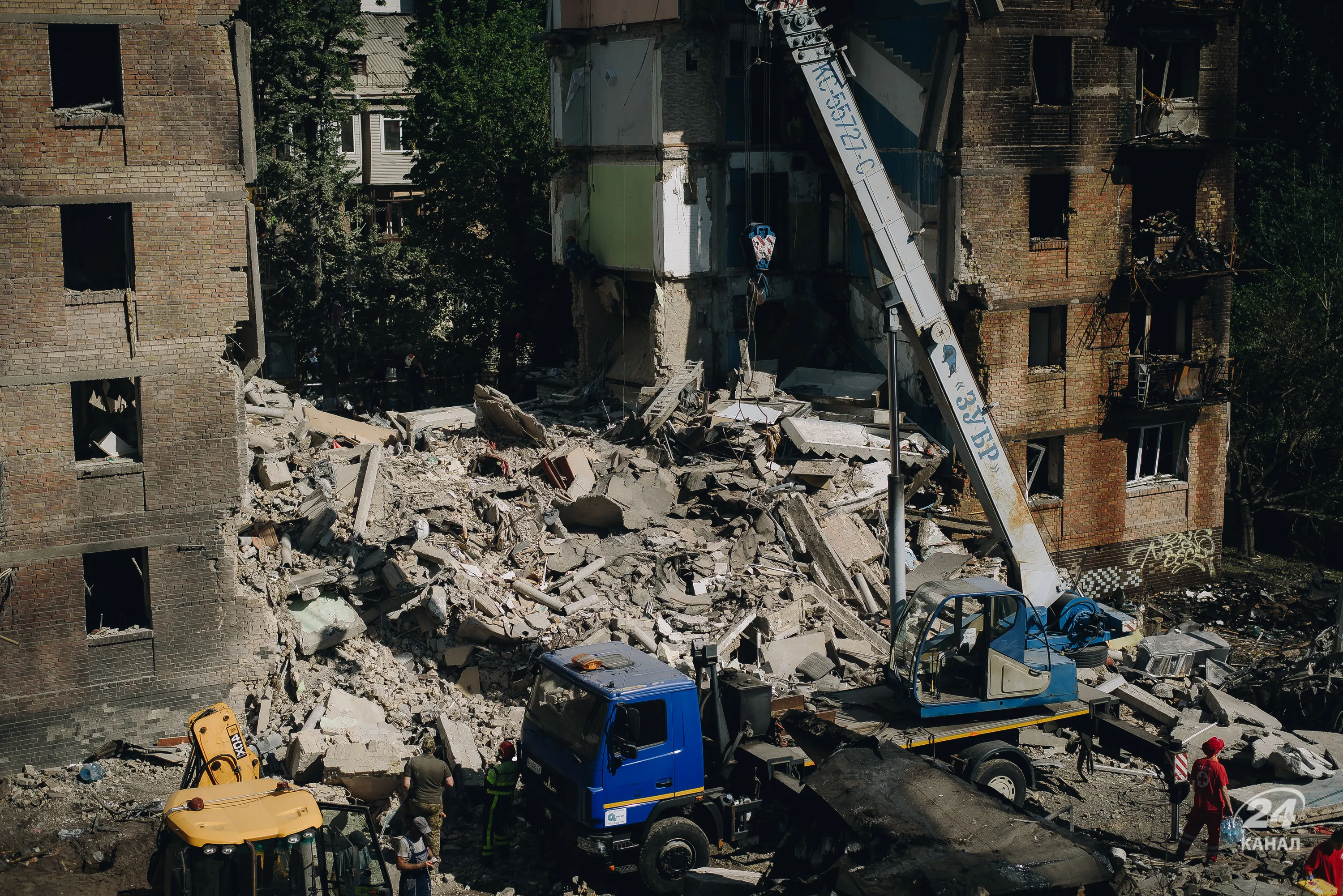 наслідки обстрілу Києва 8 липня 2024 - на Сирці зруйновано будинок