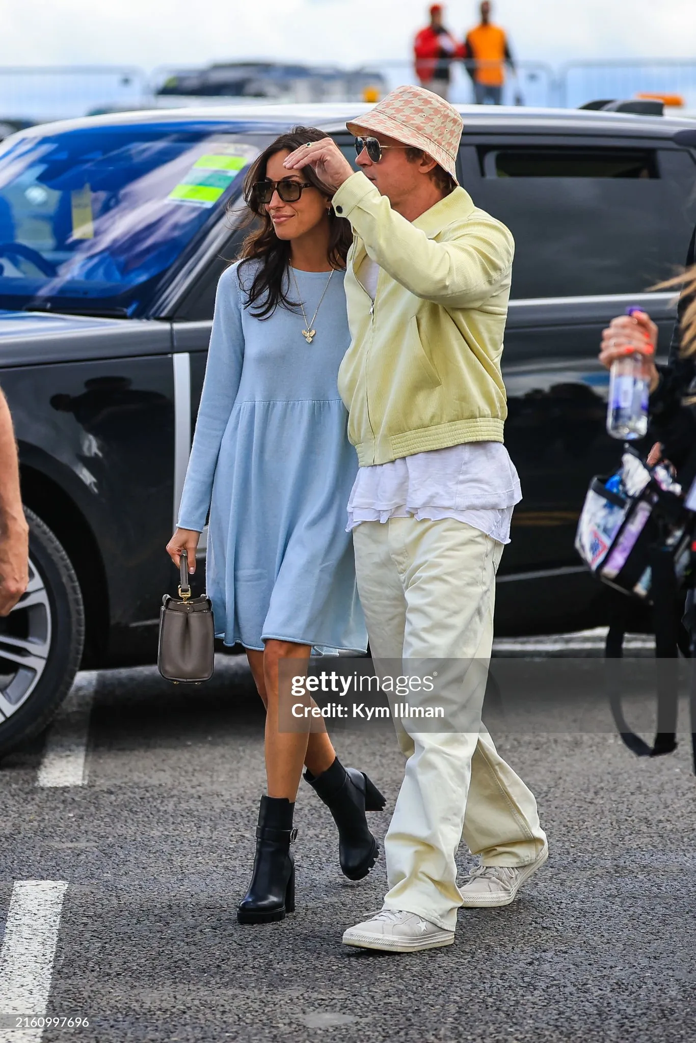 Бред Пітт з новою дівчиною Бред Пітт з новою дівчиною