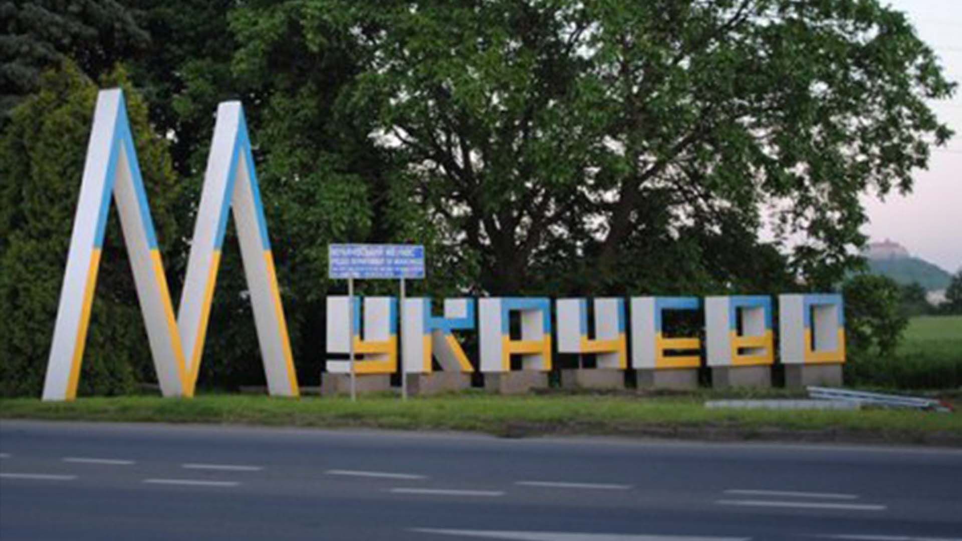 В Мукачево гражданин угрожал полицейским и военным ножом