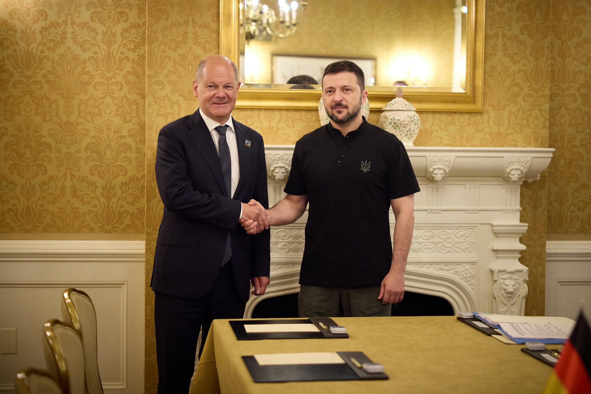 Зеленський зустрівся з Шольцем Зеленський зустрівся з Шольцем