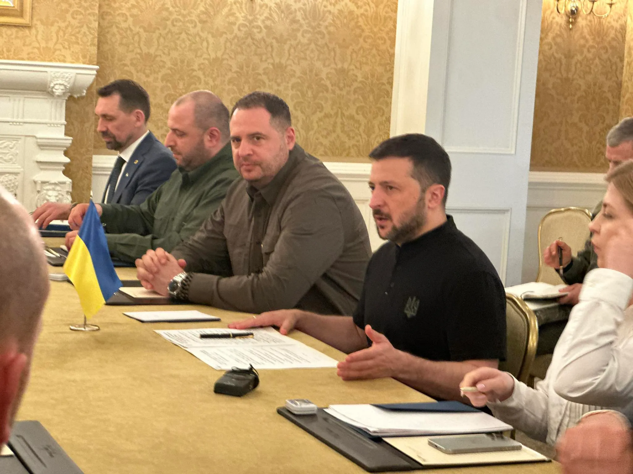 Зеленський провів 4 двосторонні зустрічі Зеленський провів 4 двосторонні зустрічі