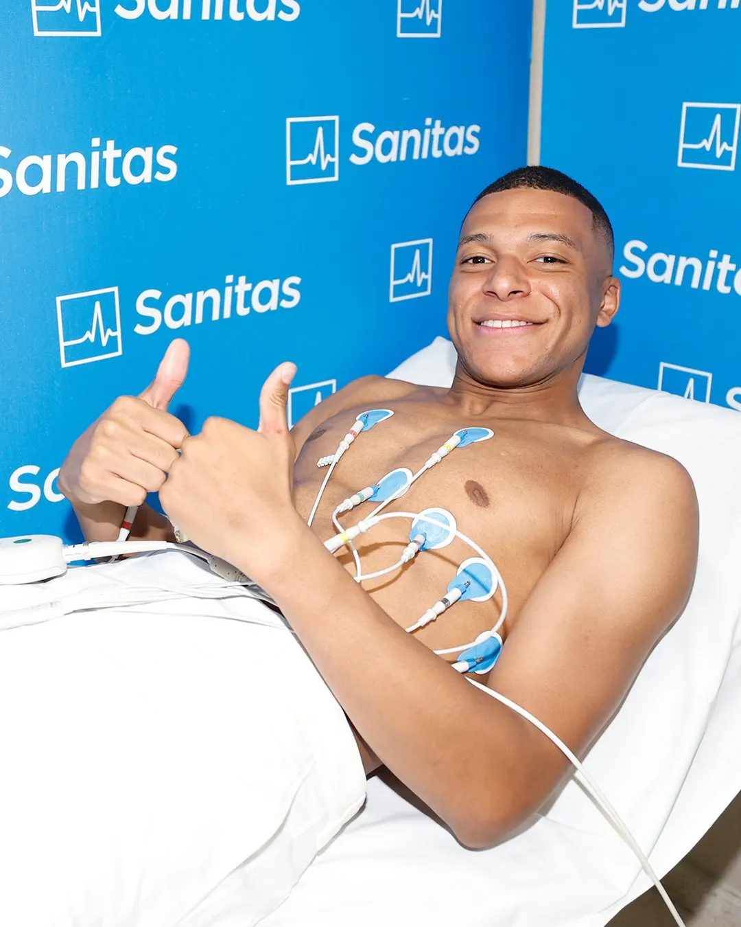 Мбаппе проходит медосмотр Мбаппе проходит медосмотр