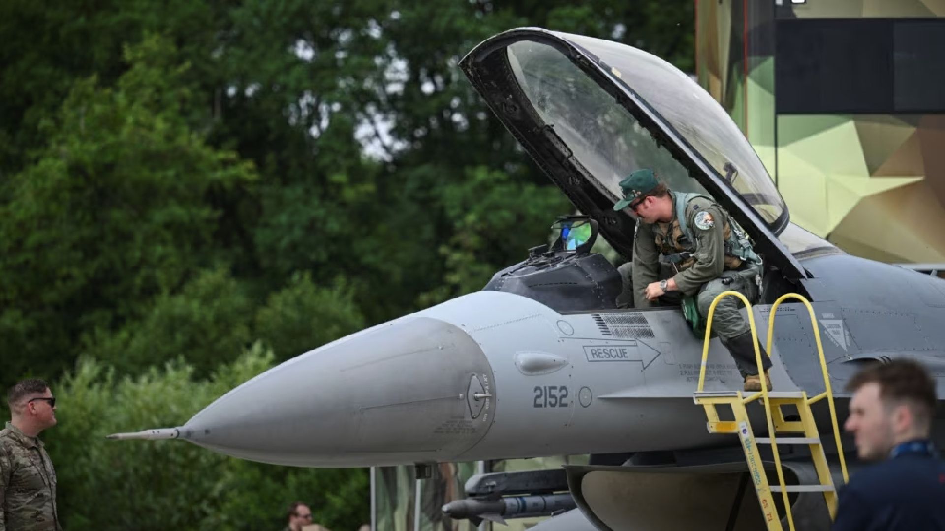 За сбитие F-16 в Украине обещают 15 миллионов рублей