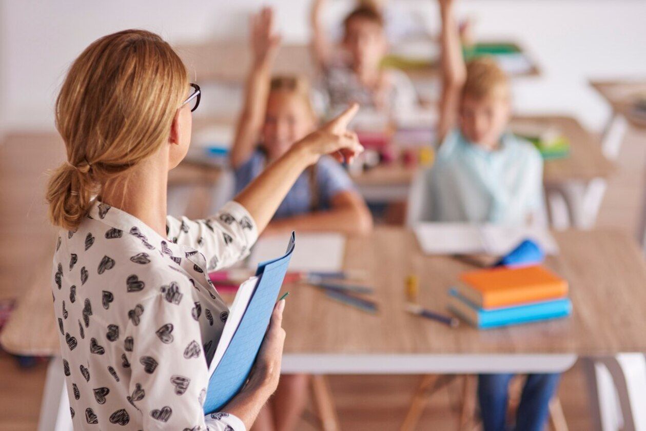 Мовне питання - менше педагогів цьогоріч спілкується у школі українською 