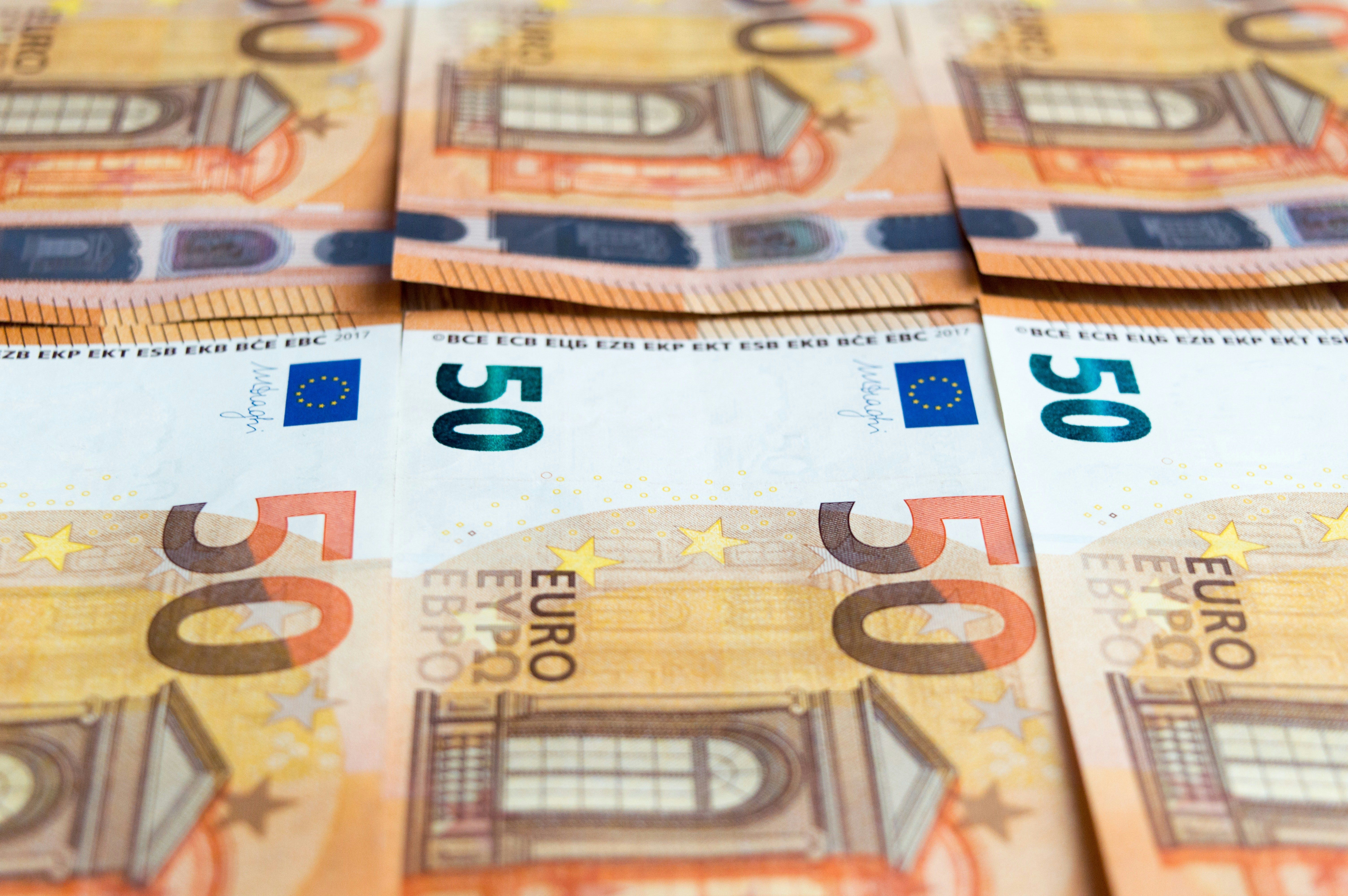 Євро коштує більше ніж 45 гривень - НБУ встановив рекордні курси 17 липня