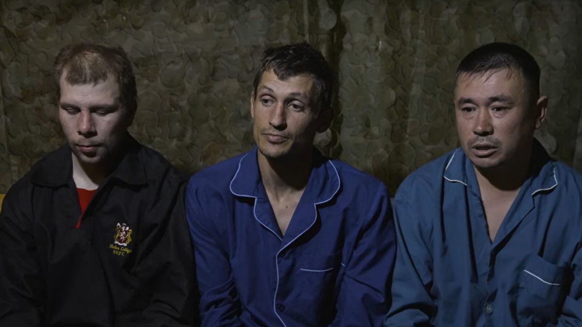 Бійці "Азову" взяли в полон трьох російських окупантів Бійці "Азову" взяли в полон трьох російських окупантів