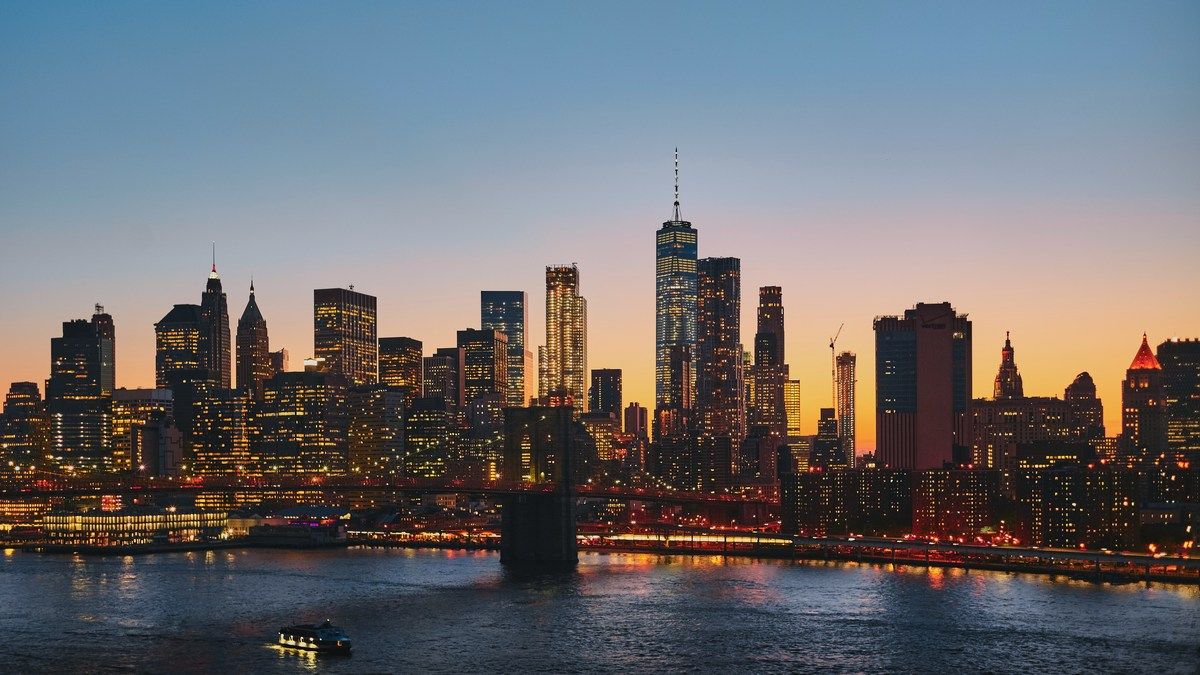 Метеор згорів у небі Нью-Йорка, прямо над статуєю Свободи Метеор згорів у небі Нью-Йорка, прямо над статуєю Свободи