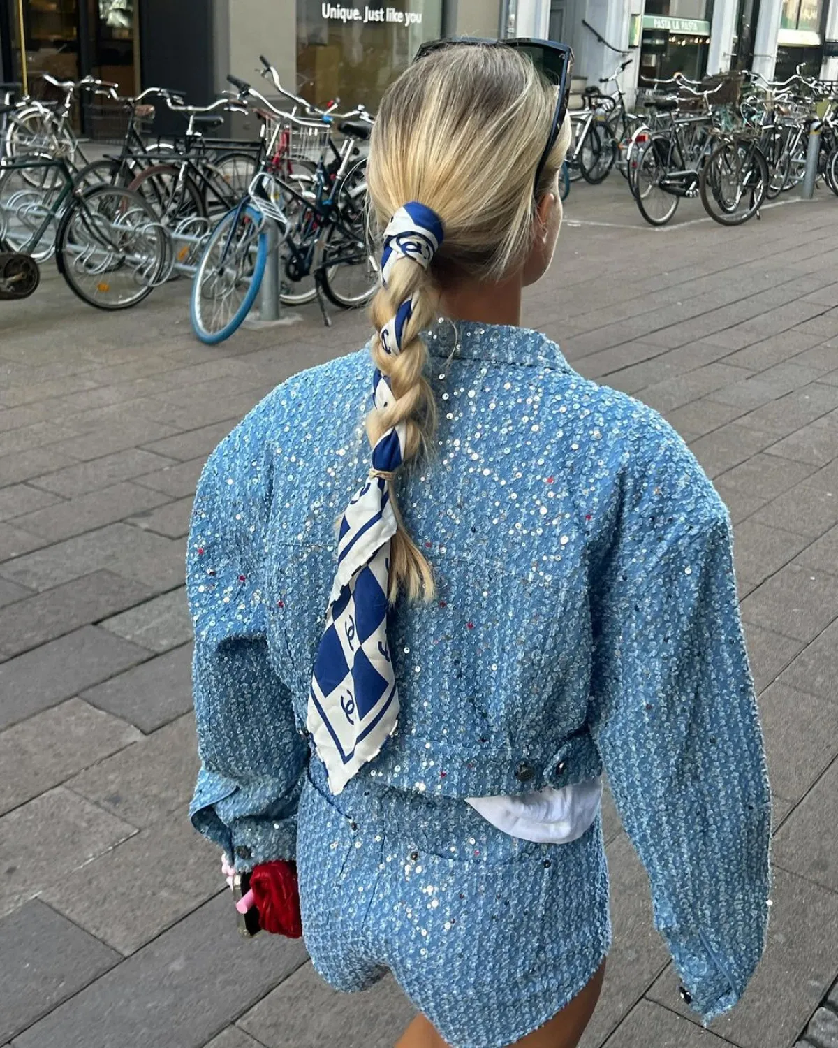 Стильні образи з хусткою на літо Стильні образи з хусткою на літо