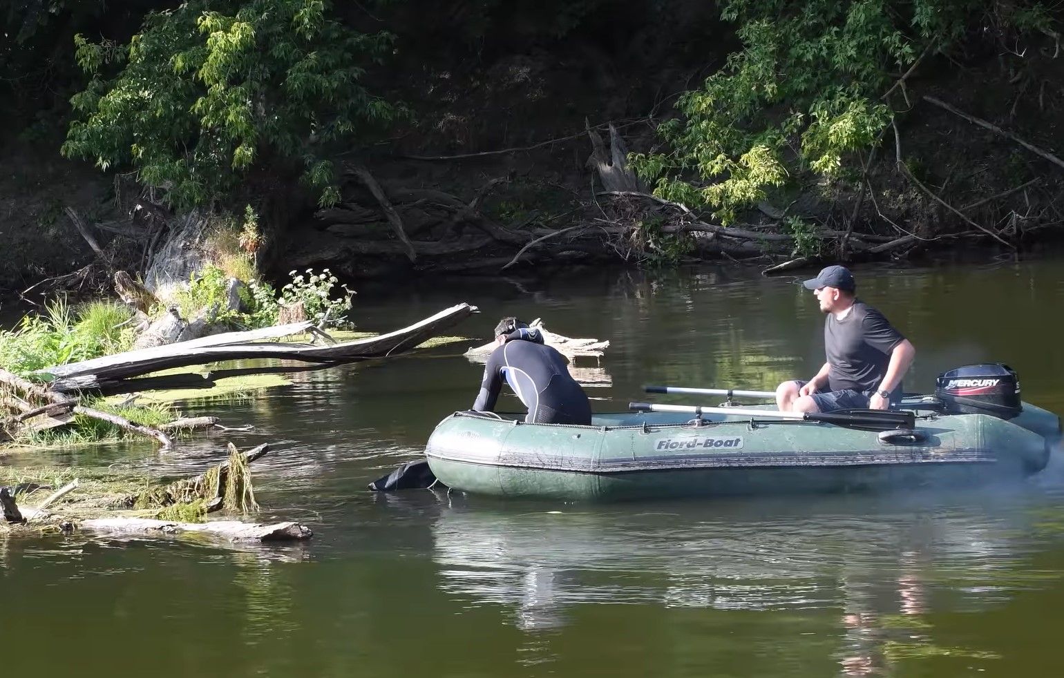 На Харьковщине в заминированной реке нашли тело ребенка На Харьковщине в заминированной реке нашли тело ребенка