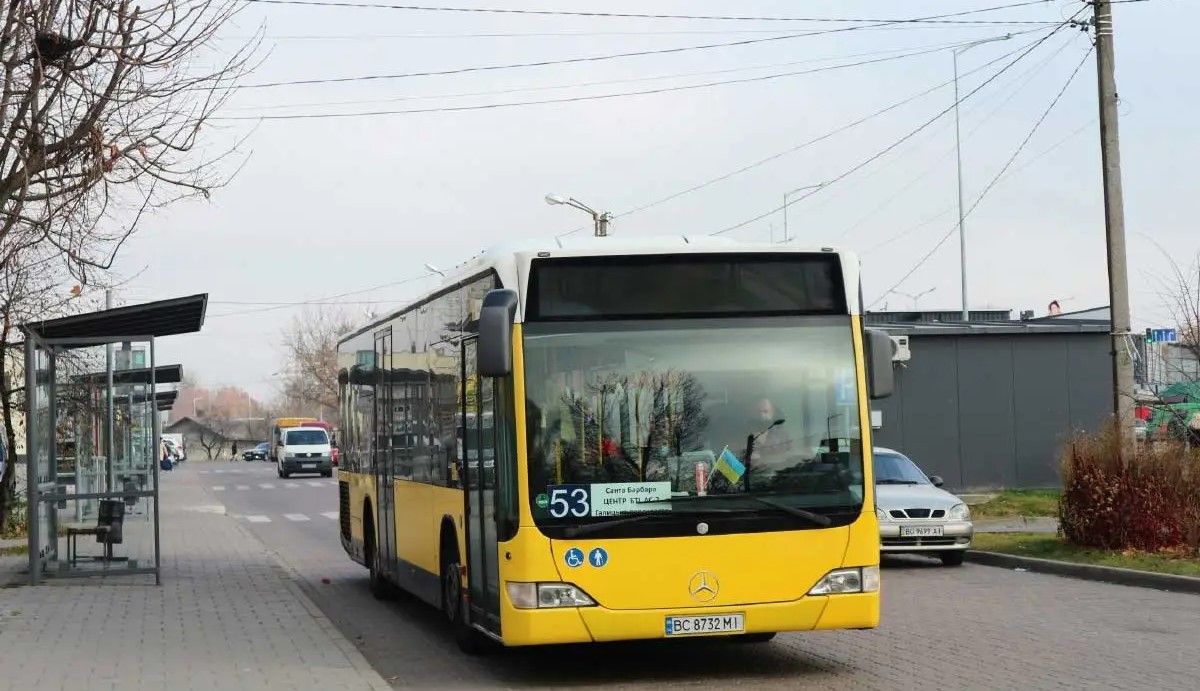 У Львові людину з інвалідністю притиснуло дверима в маршрутці