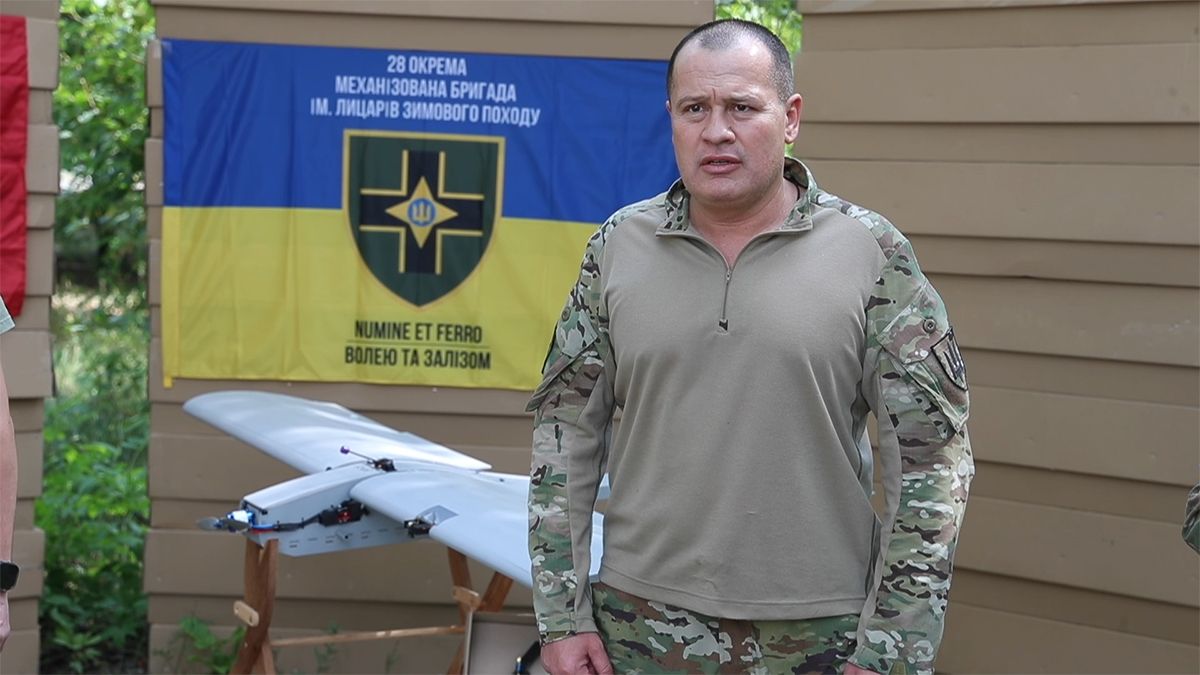 Палатний передав "нащадкам лицарів Зимового походу" з 28 бригади партію літаків-камікадзе - 24 Канал Палатний передав "нащадкам лицарів Зимового походу" з 28 бригади партію літаків-камікадзе - 24 Канал