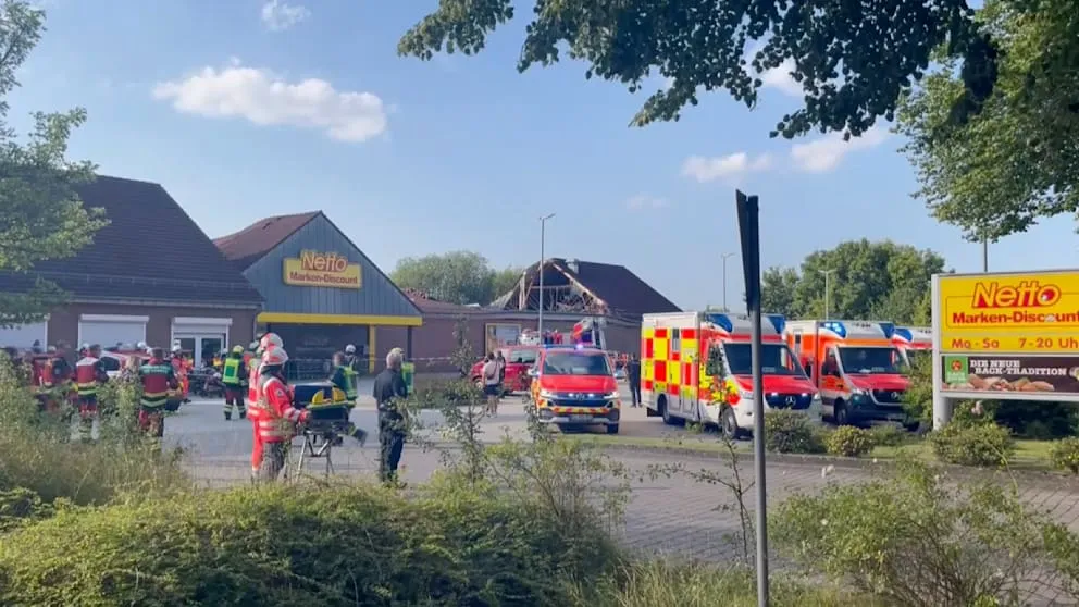 В супермаркете Netto обвалилась крыша В супермаркете Netto обвалилась крыша