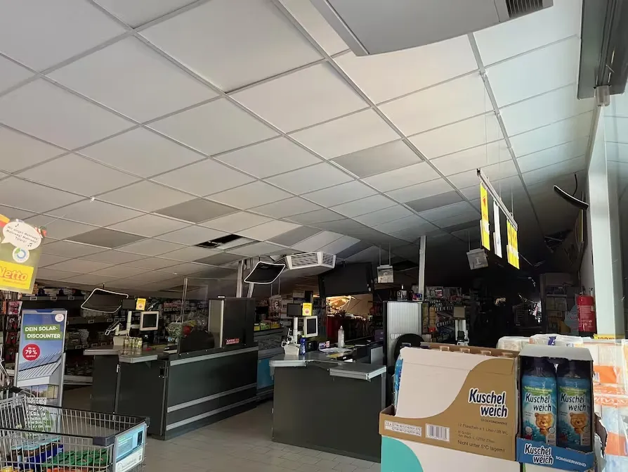 Вид супермаркета Netto изнутри Вид супермаркета Netto изнутри