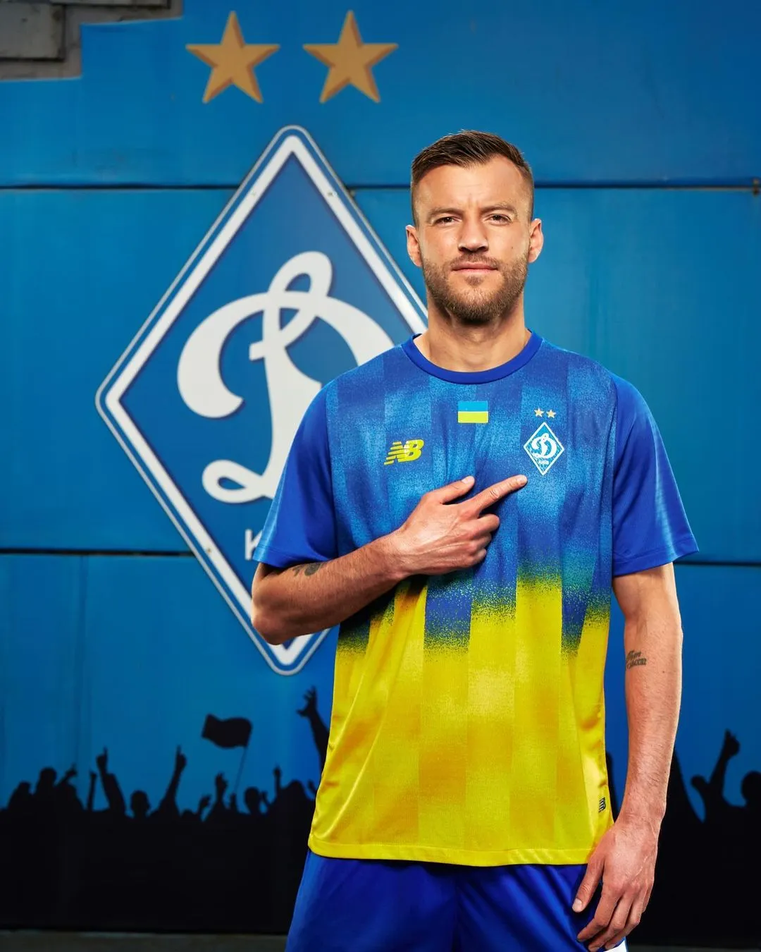 Ярмоленко у синьо-жовтій формі Динамо Ярмоленко у синьо-жовтій формі Динамо