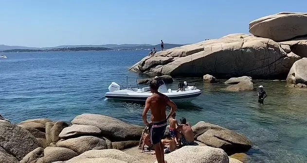 На Сардинії провели заборонену вечірку На Сардинії провели заборонену вечірку