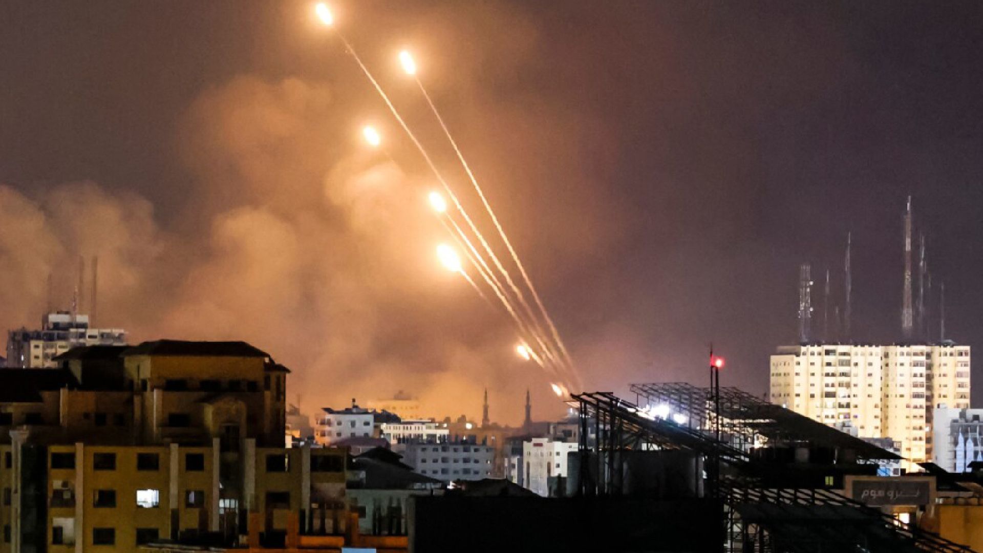 Железный купол перехватил десятки ракет Железный купол перехватил десятки ракет