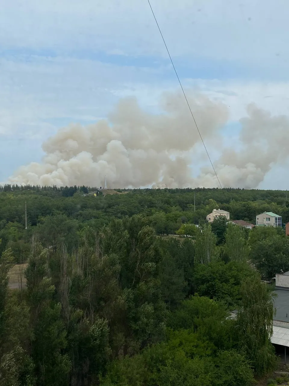 в Луганске слышали серию взрывов - последствия взрывов в Луганске 4 августа 2024 - фото