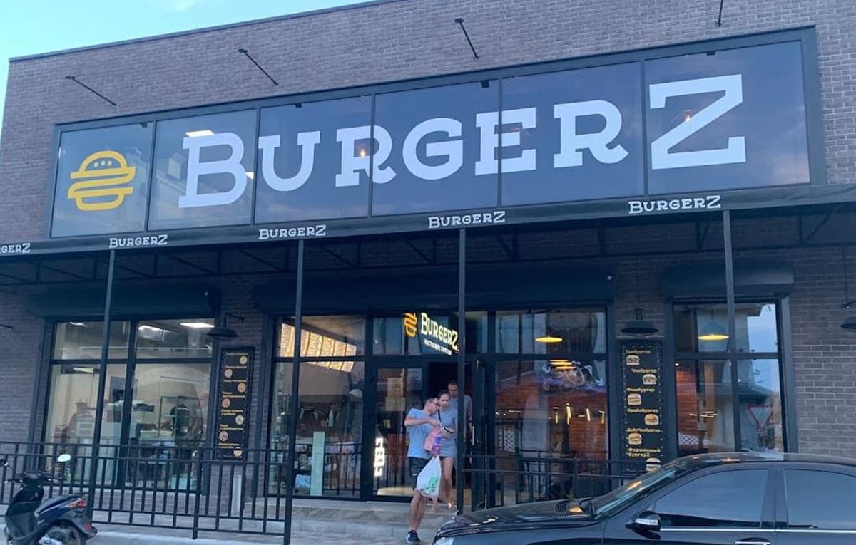 Burger Z в Затоке - владелица кафе рассказала, почему так назвали заведение - видео - 24 Канал