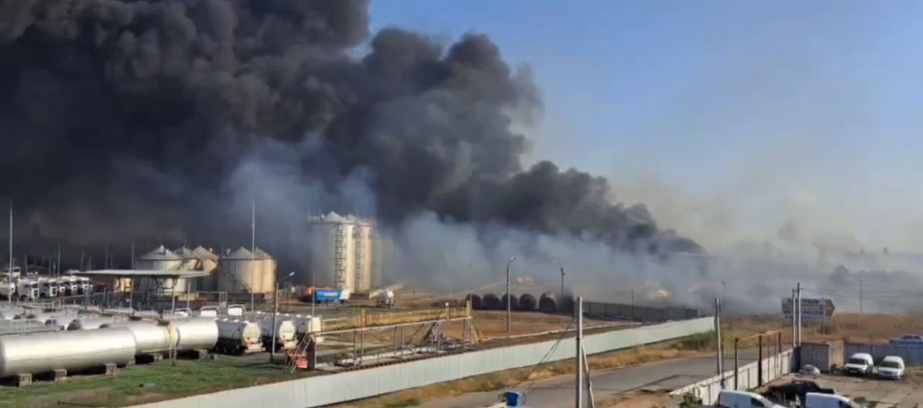 У Ростовській області спалахнула пожежа біля нафтобази