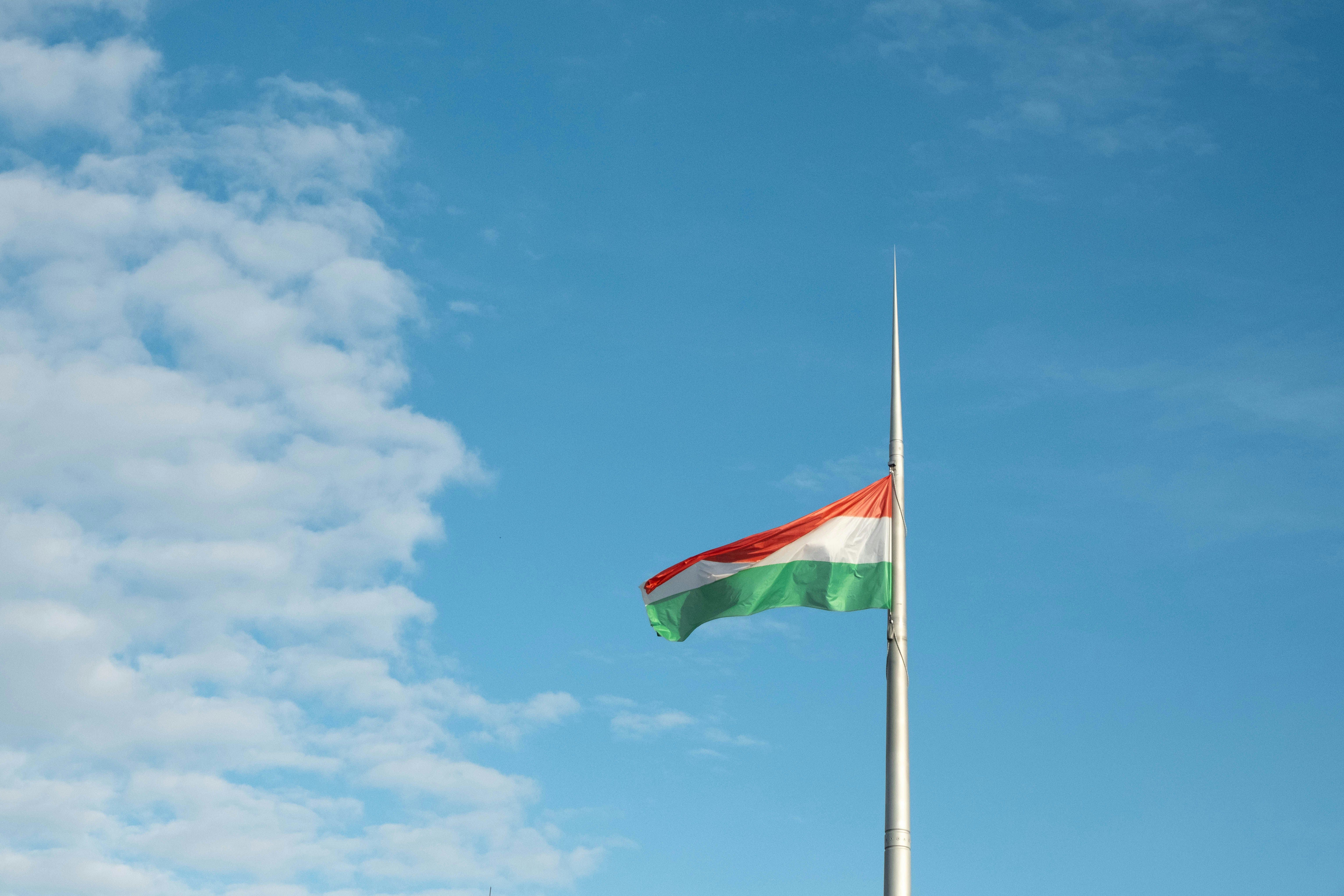 У Politico зазначили, що ЄС може виключити Угорщину із Шенгенської зони за видачу віз росіянам У Politico зазначили, що ЄС може виключити Угорщину із Шенгенської зони за видачу віз росіянам