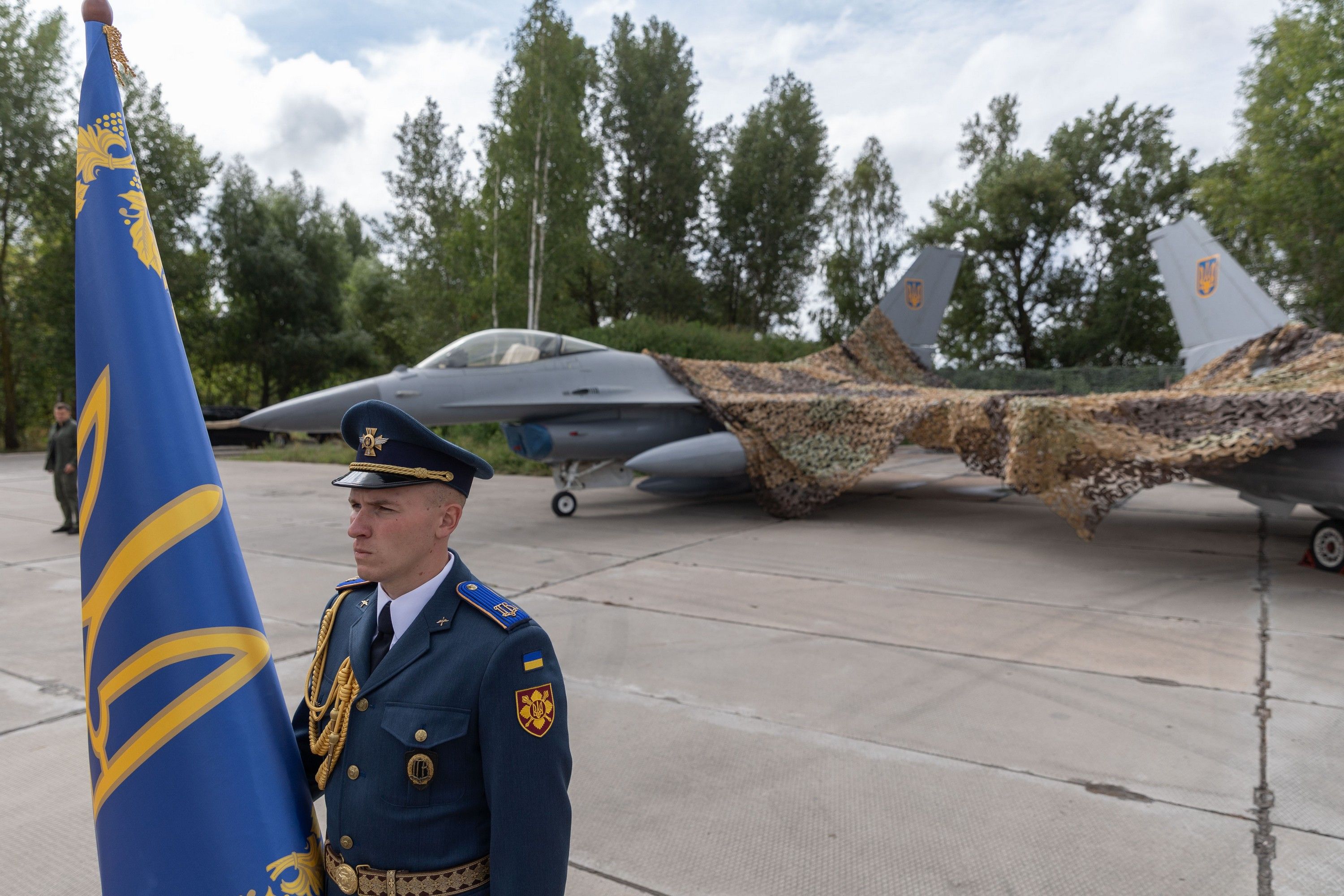 F-16 має пасивний рівень захисту, але й активні комплекси, які дозволять убезпечити літак