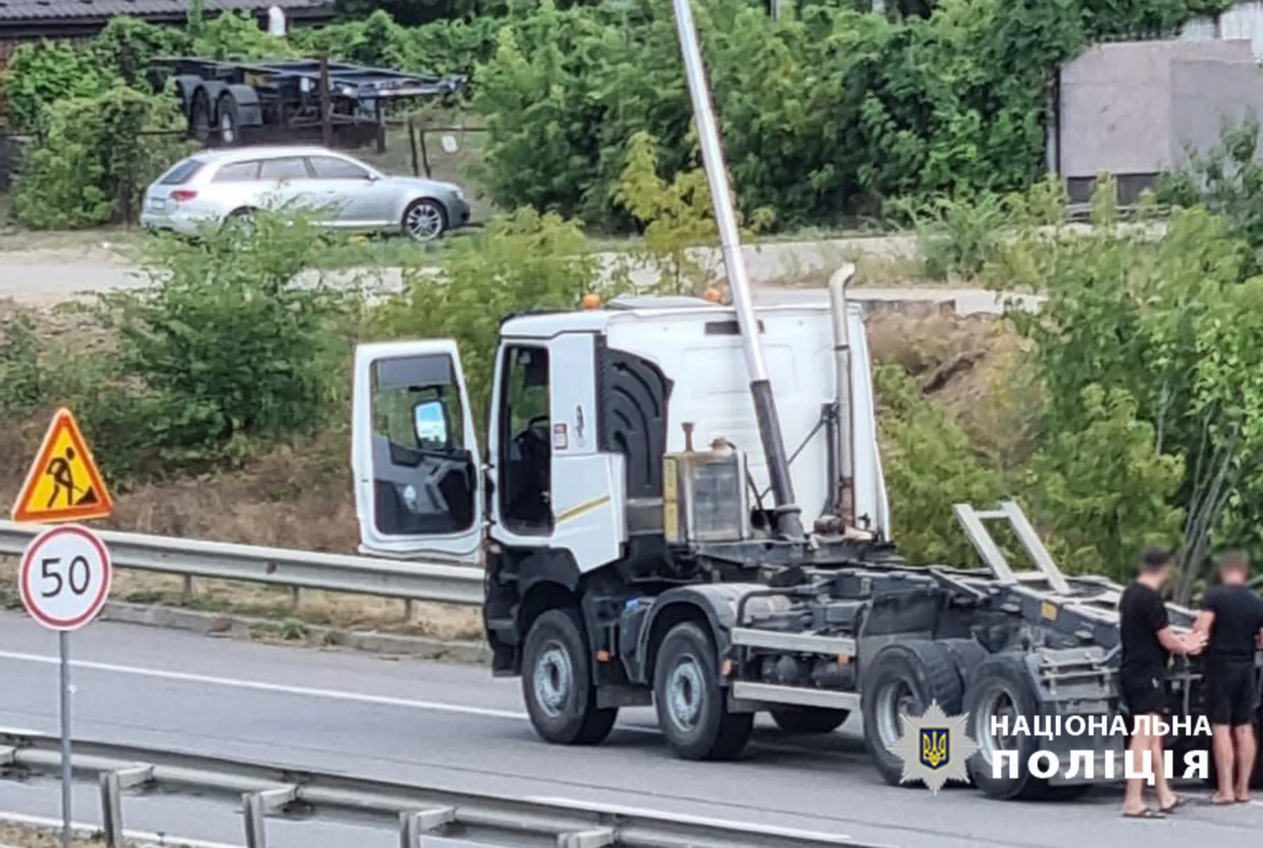 Біля Умані міст обвалився на вантажівку