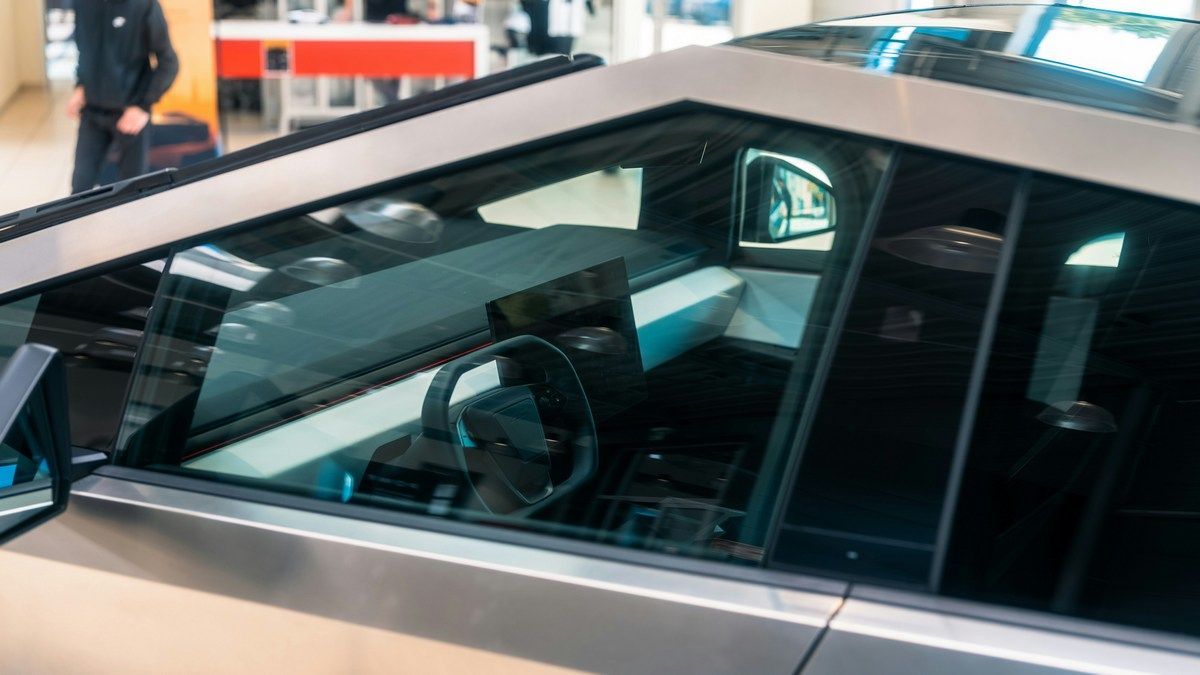 Cybertruck получил очаровательную модификацию в виде пары милых глаз Cybertruck получил очаровательную модификацию в виде пары милых глаз