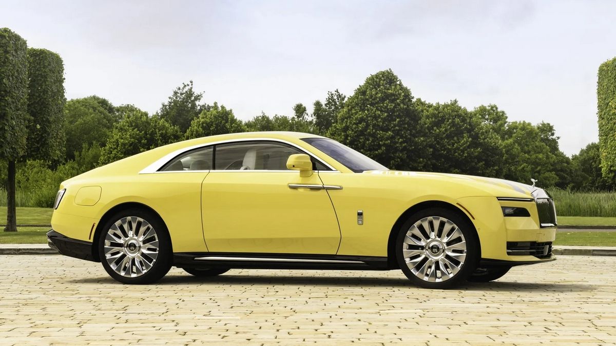 2024 Rolls-Royce Spectre Semaphore