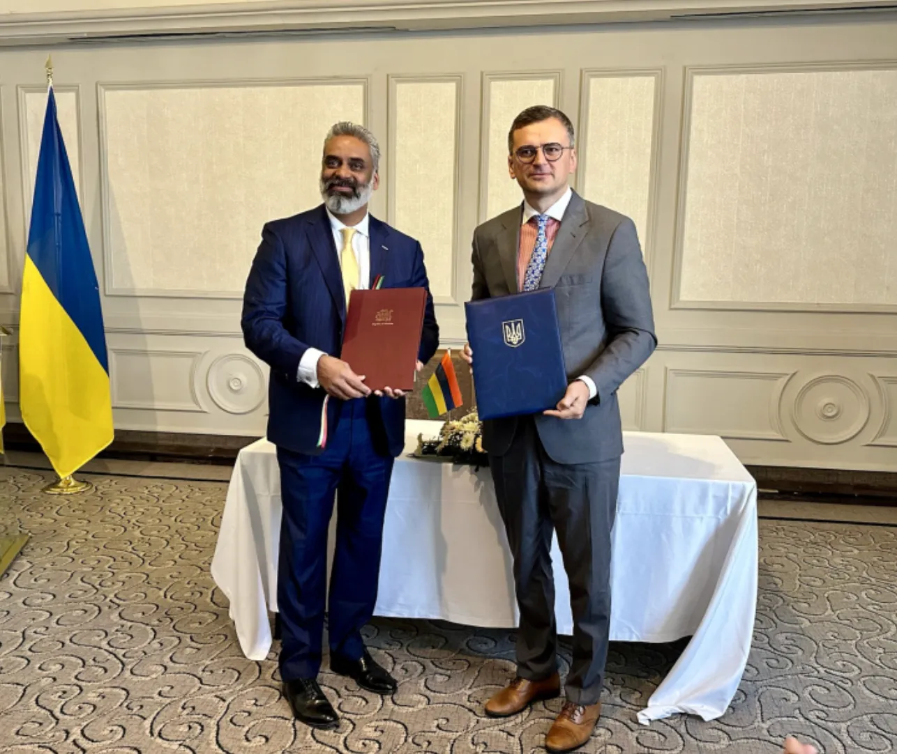 Украина подписала безвиз с Маврикием Украина подписала безвиз с Маврикием