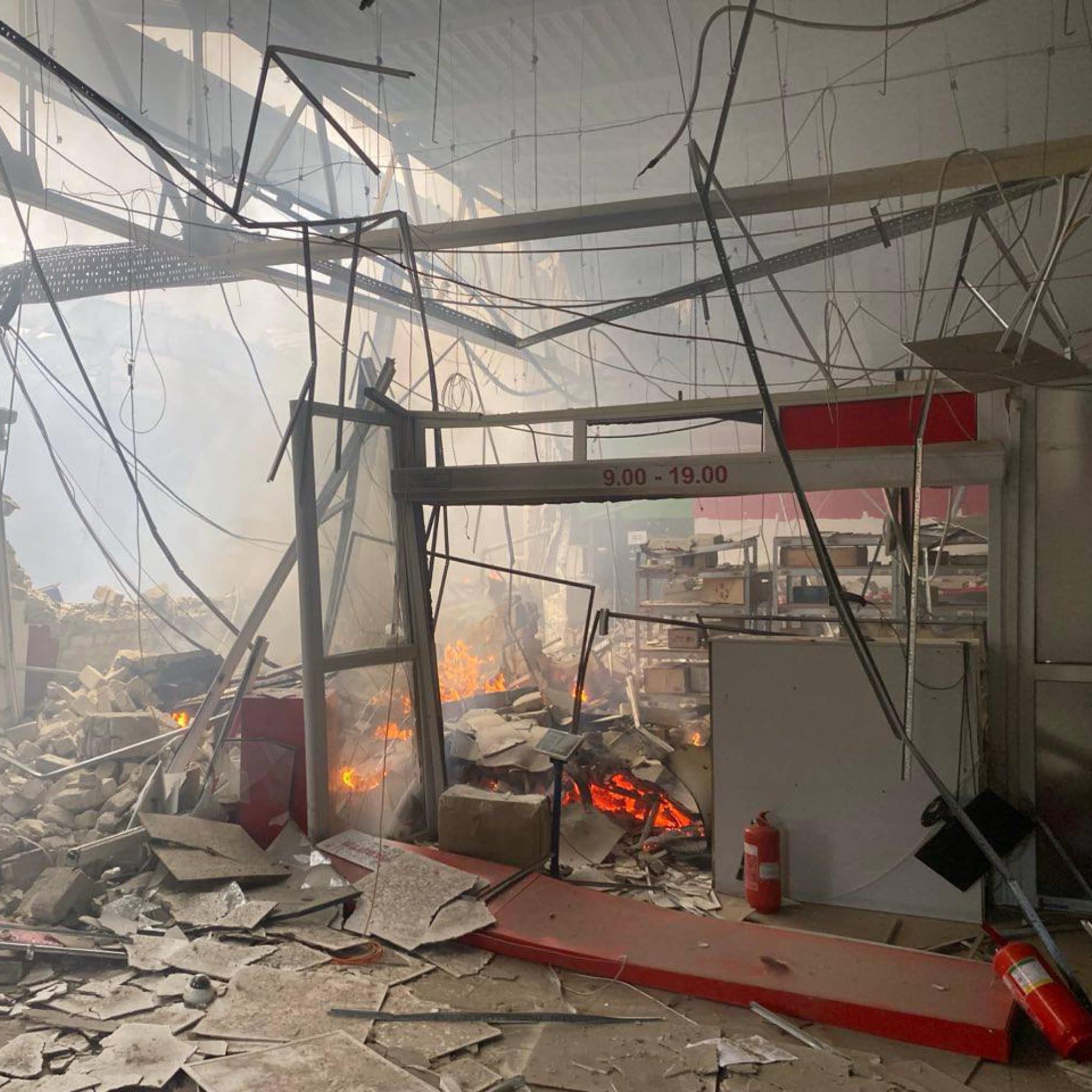 Россия ударила по помещению с гражданскими людьми Россия ударила по помещению с гражданскими людьми