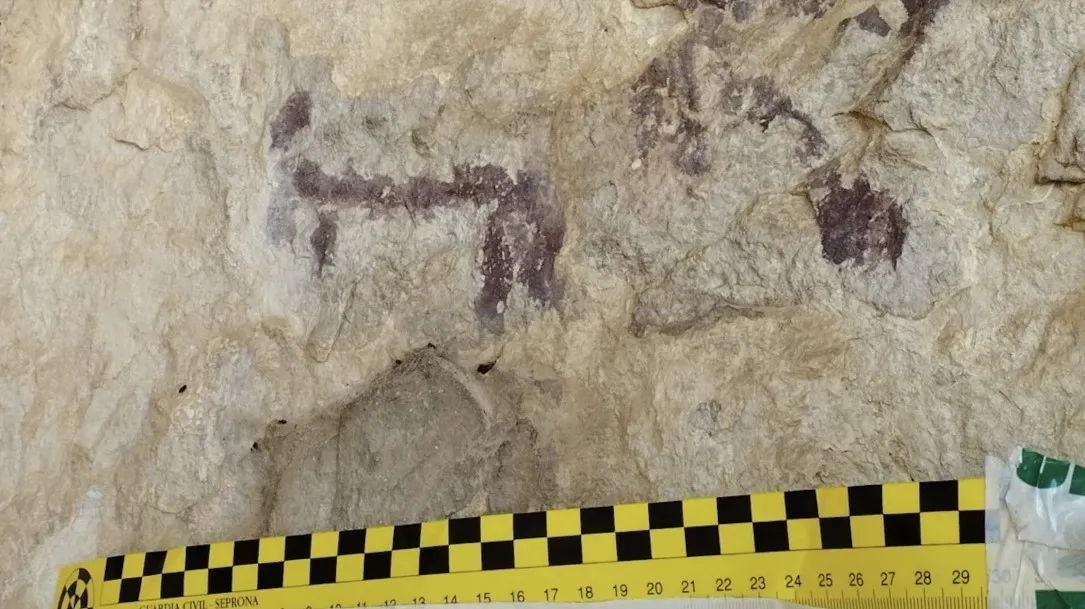 турист пошкодив пам'ятку в Іспанії турист пошкодив пам'ятку в Іспанії