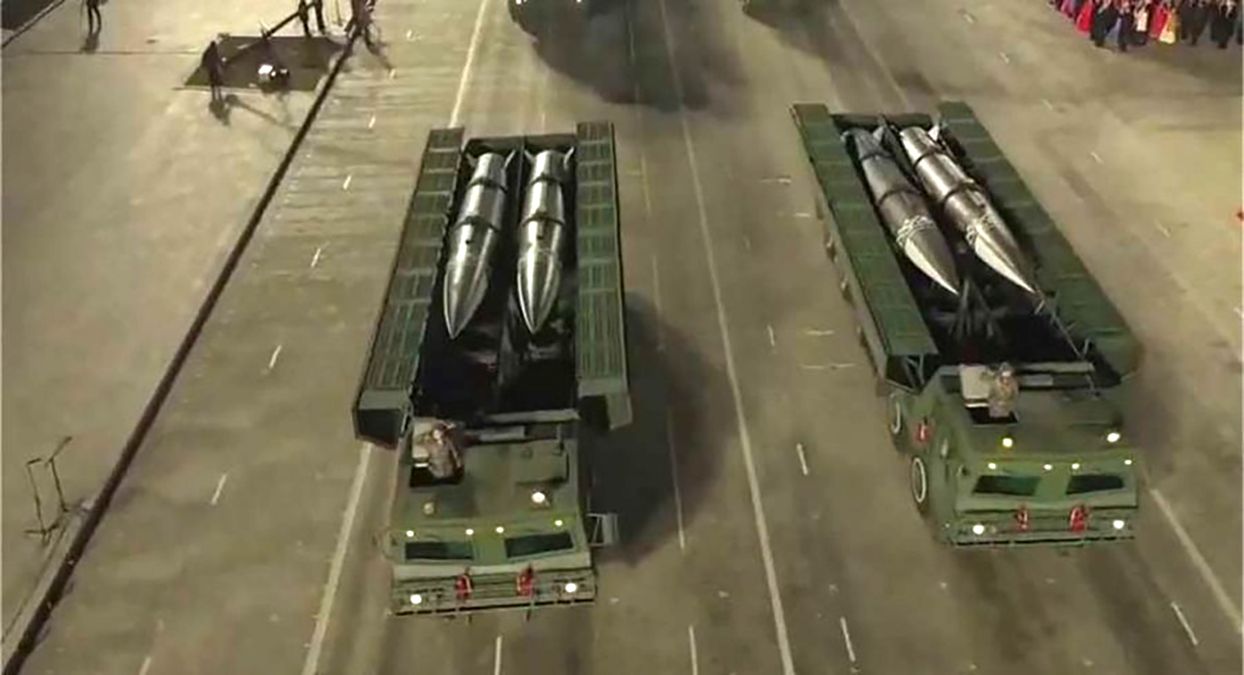 Північнокорейські ракети KN-23 – це клон російської балістичної ракети комплексу "Іскандер". Північнокорейські ракети KN-23 – це клон російської балістичної ракети комплексу "Іскандер".