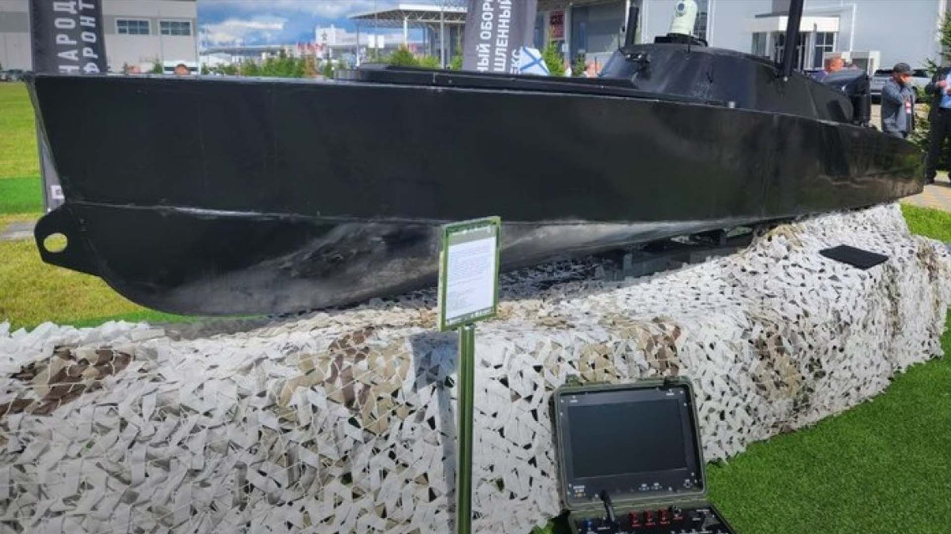 Россия показала катер-камикадзе "Мурена-300С" Россия показала катер-камикадзе "Мурена-300С"