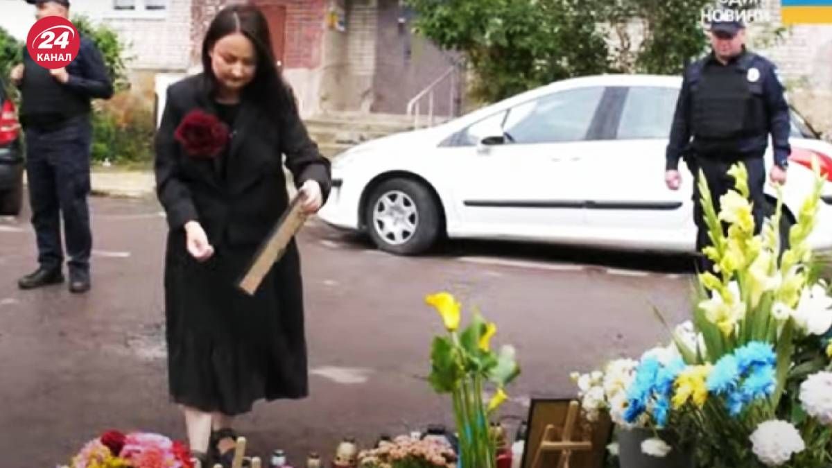 София Семчишин перемещается по городу в сопровождении охраны София Семчишин перемещается по городу в сопровождении охраны