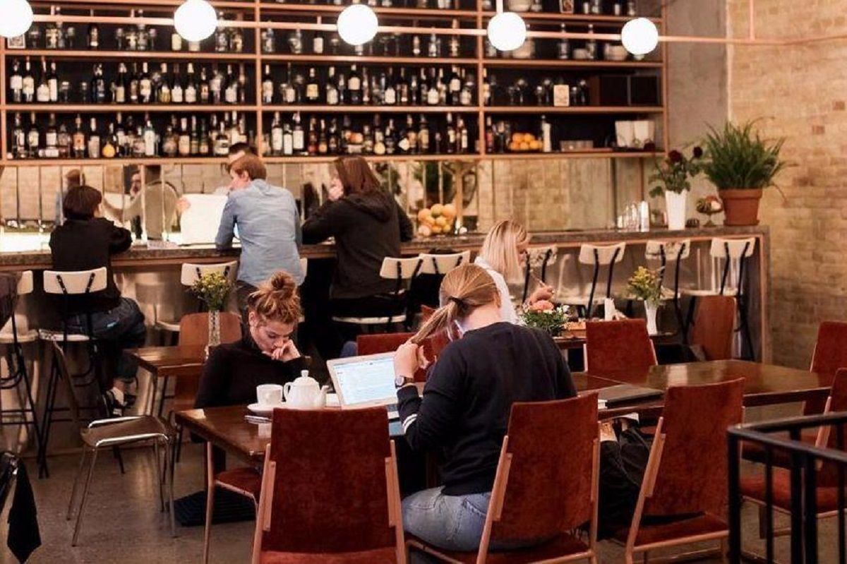 У Києві в кафе підірвали гранату, на місце прямують служби У Києві в кафе підірвали гранату, на місце прямують служби