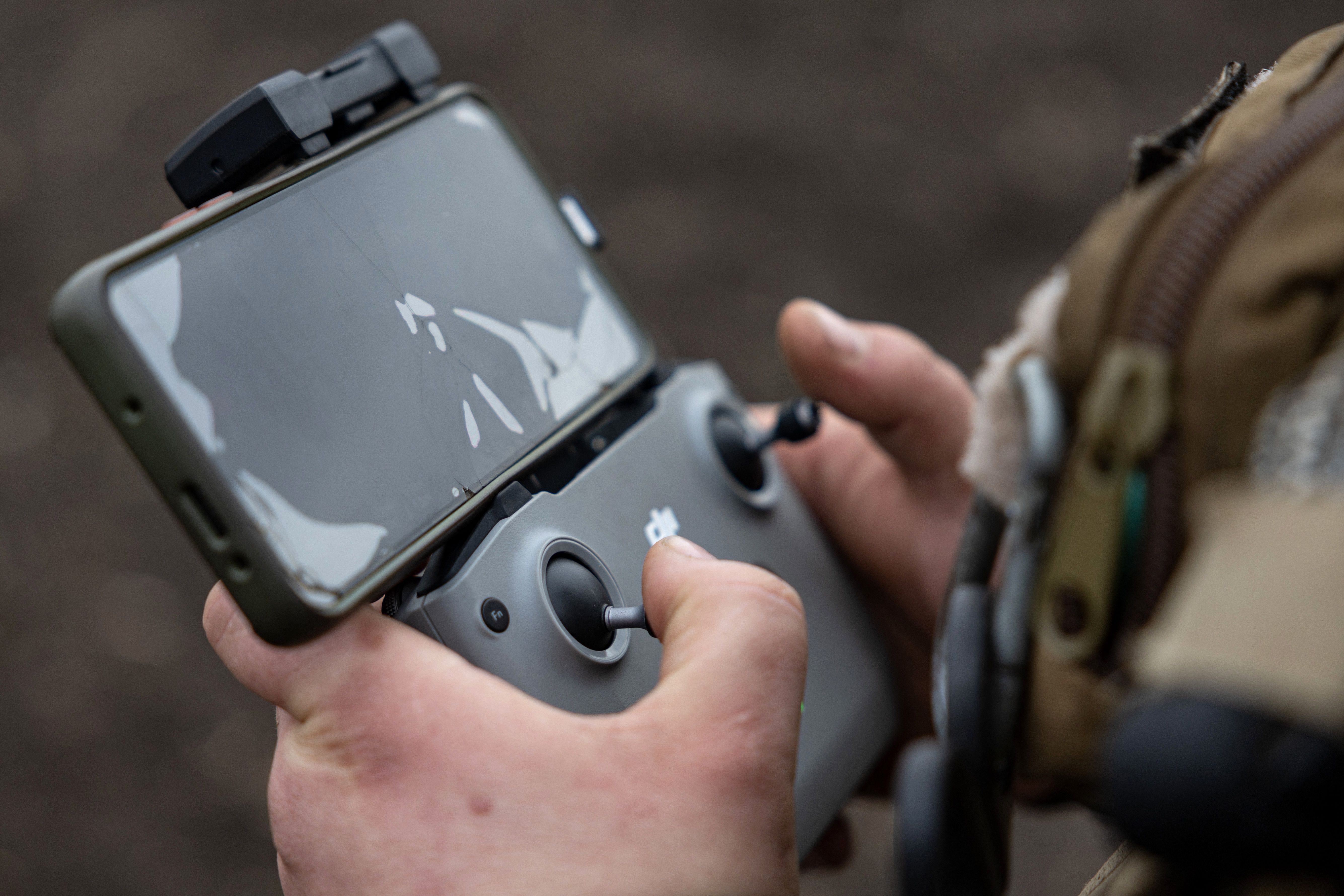 Волонтери передали військовим дрони-літаки Волонтери передали військовим дрони-літаки