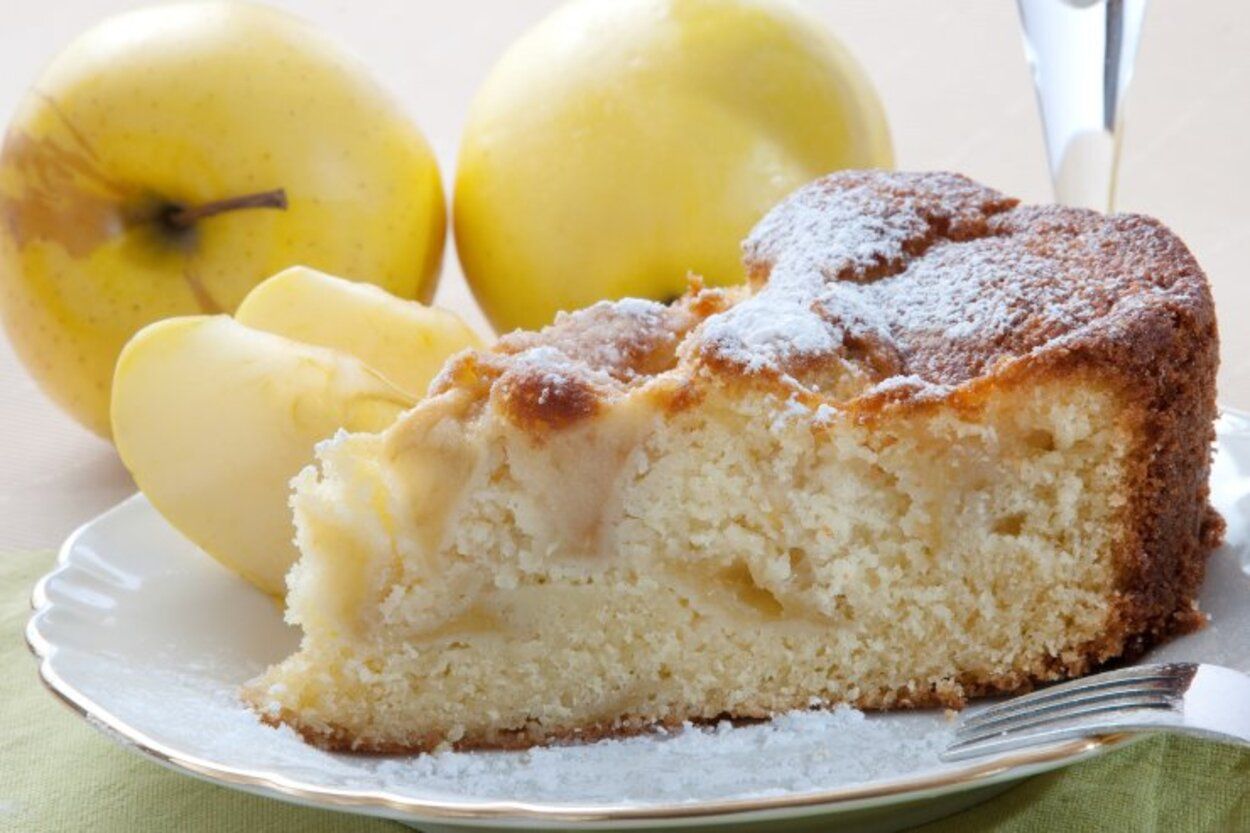 Шарлотка на кефире - приготовьте с манкой - пошаговый рецепт - Новости Вкусно Шарлотка на кефире - приготовьте с манкой - пошаговый рецепт - Новости Вкусно