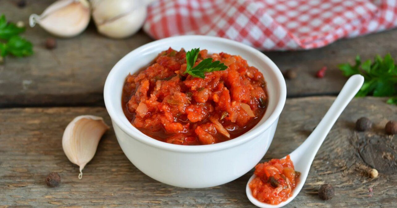 Аджика без варки - приготовьте просто - пошаговый рецепт - Новости Вкусно Аджика без варки - приготовьте просто - пошаговый рецепт - Новости Вкусно