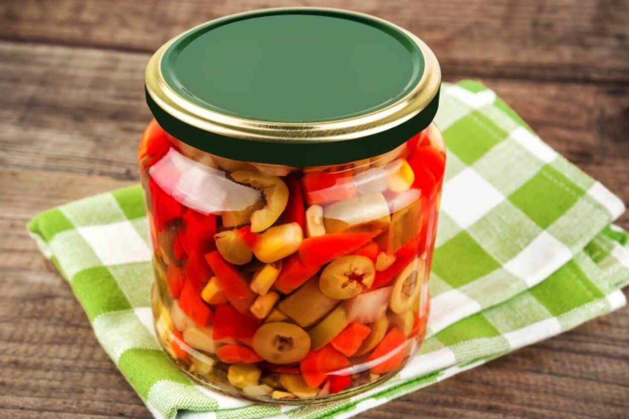 Салат з томатами та перцем - приготуйте на зиму - покроковий рецепт - Новини Смачно Салат з томатами та перцем - приготуйте на зиму - покроковий рецепт - Новини Смачно