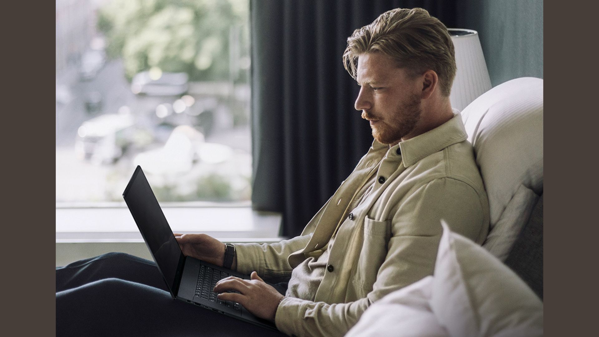 Потужний ноутбук з ШІ, що підійде дизайнерам Потужний ноутбук з ШІ, що підійде дизайнерам