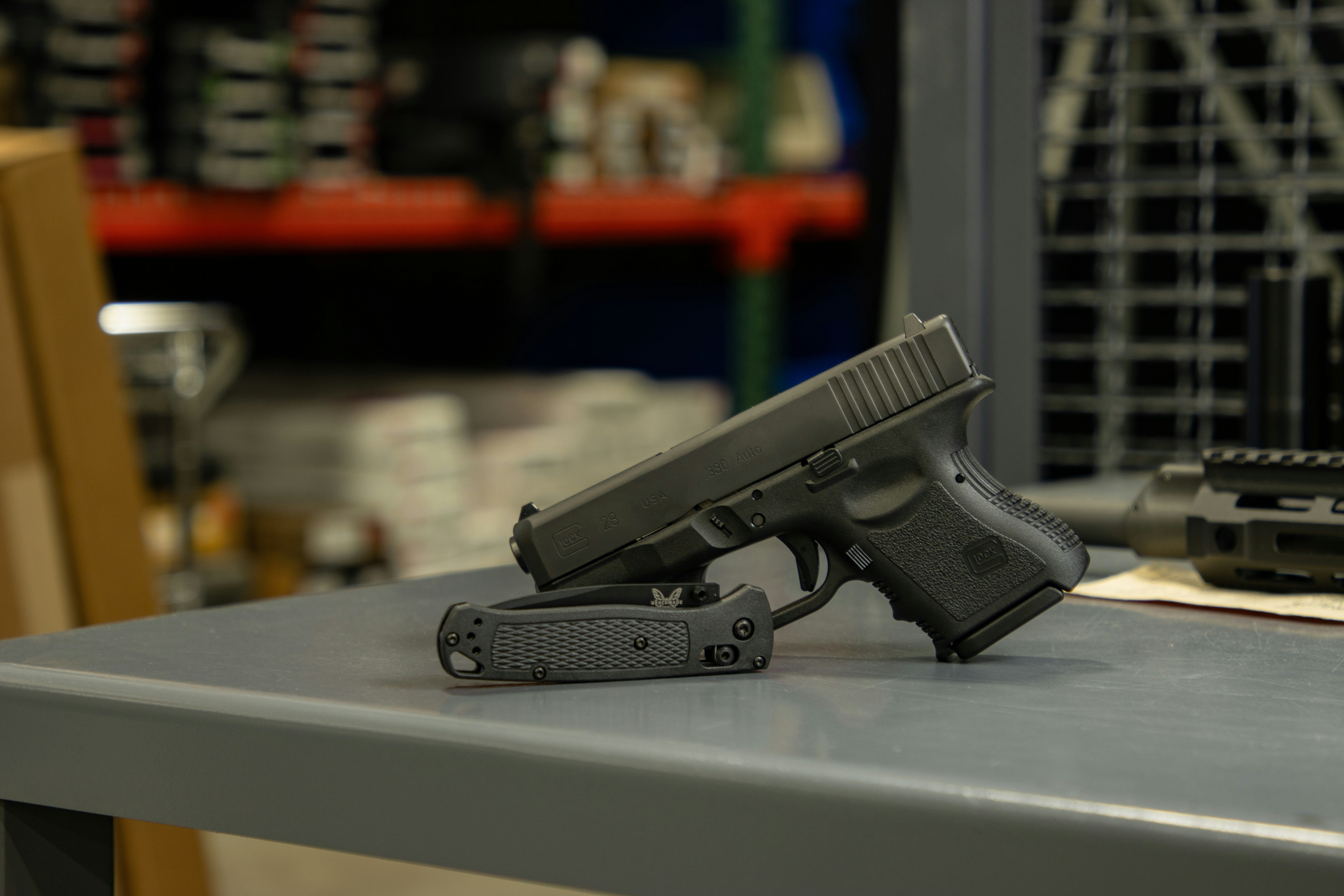 Зброя для цивільних для захисту від Росії Зброя для цивільних для захисту від Росії